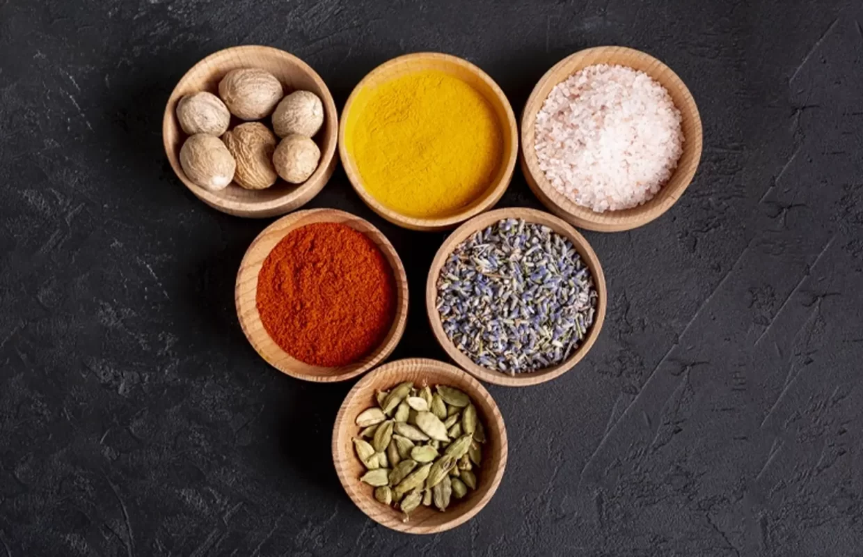 بهترین ادویه ها برای خوش عطر شدن برنج کامفیروزی